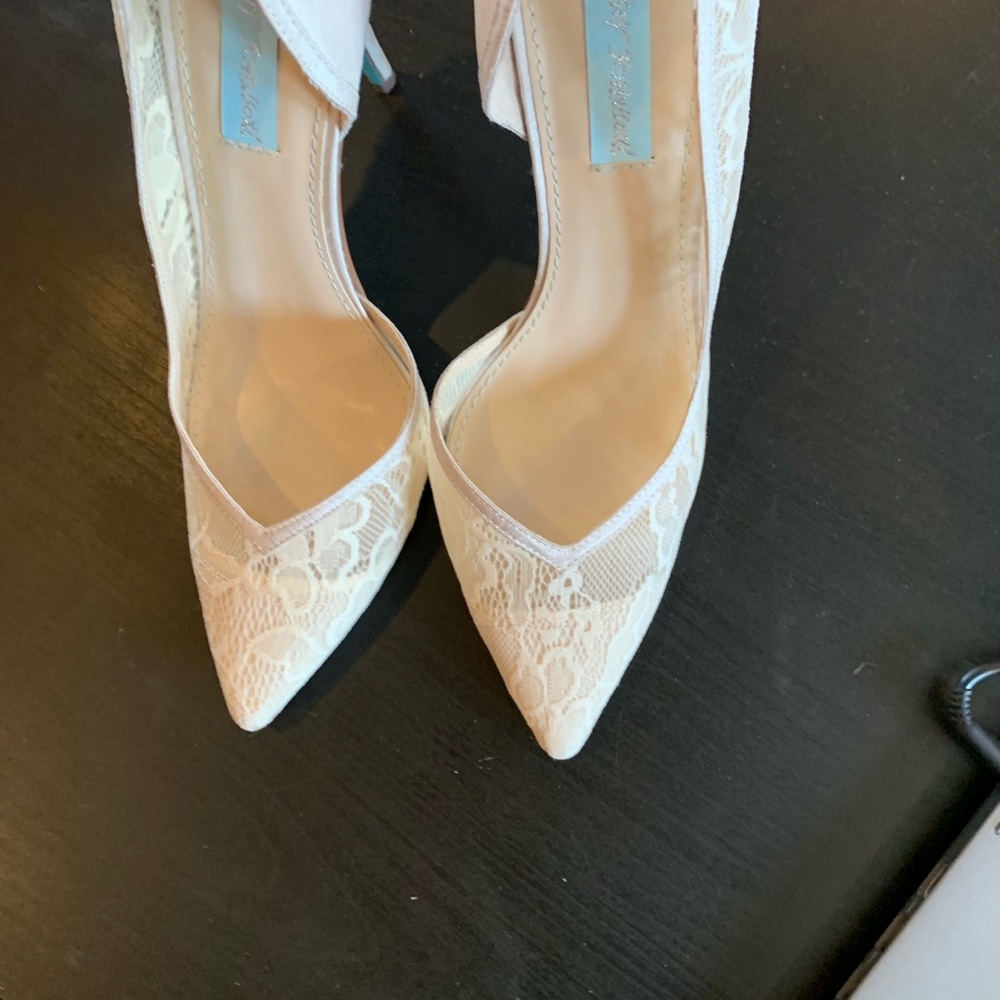Off white lace shoes